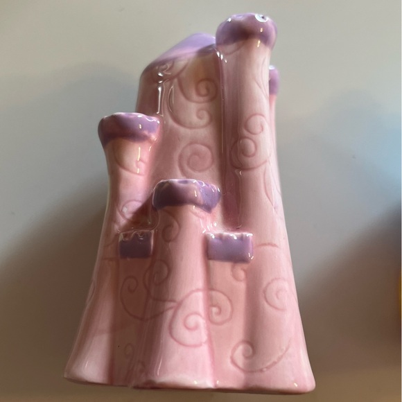 Disney Cinderella Carriage & Castle Salt and Pepper Shaker Set - Picture 15 of 16